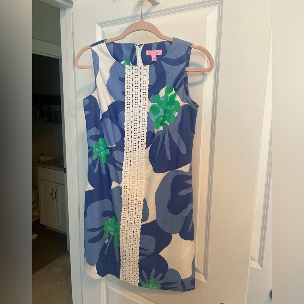 Traditional lily dress, classic pattern